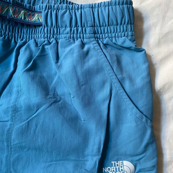 The North Face Hiking Shorts with Adjustable Belt - Picture 5 of 9